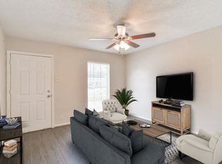 212 E Kiber St, Angleton, TX 77515