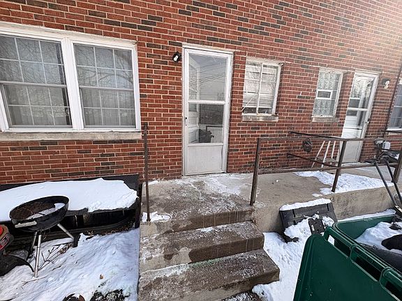 2nd image of 919 N Prairie Ave