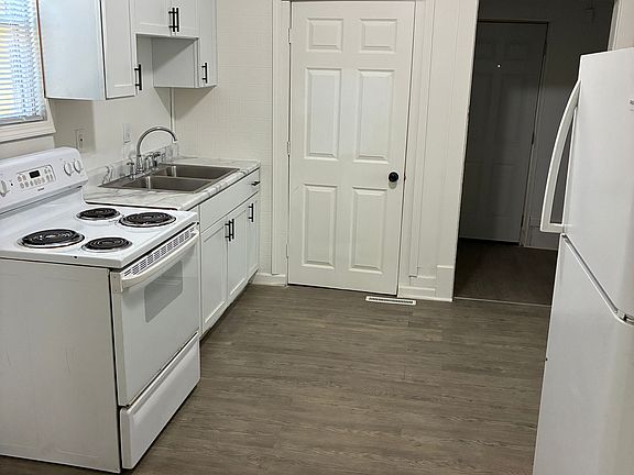 2nd image of 1002 W Hill St #A