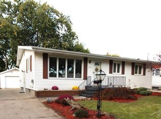 2103 N Brentwood Pl, Essexville, MI