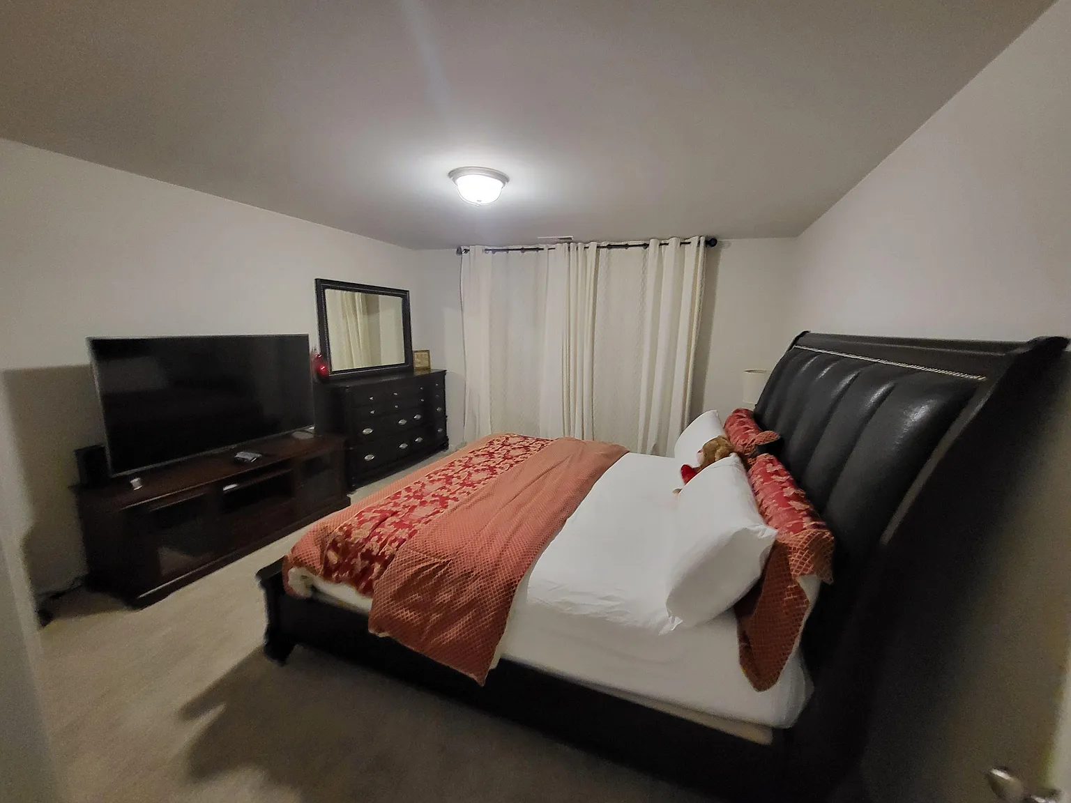 2 bed, 1.5 bath, 2158 sqft, $1,139 — Photo 2