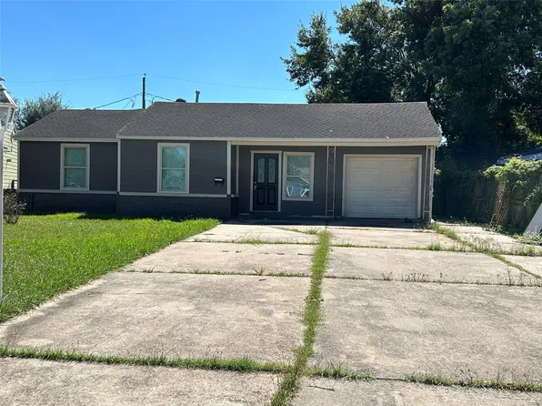 1108 Redbud Cir, Pasadena, TX 77502