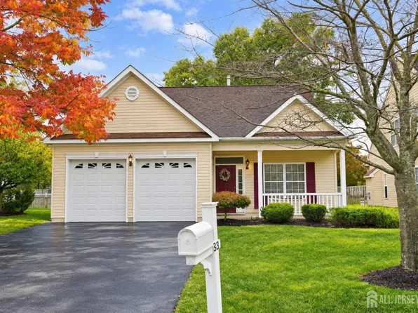 33 George W Helme Dr, Helmetta, NJ 08828