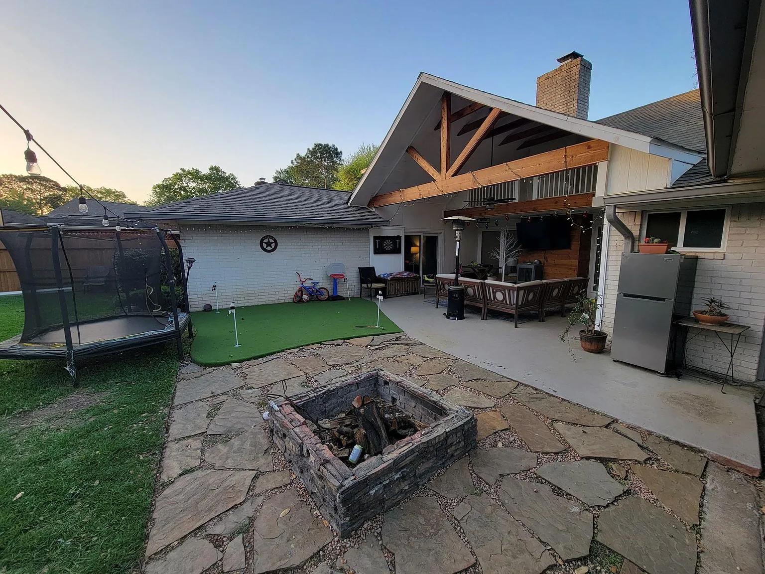 4 bed, 2.5 bath, 2603 sqft, $2,700 — Photo 1