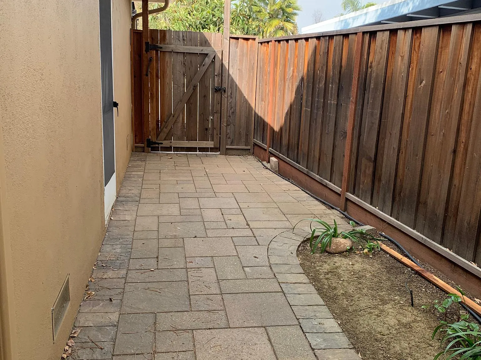 522 Century Dr — Photo 2