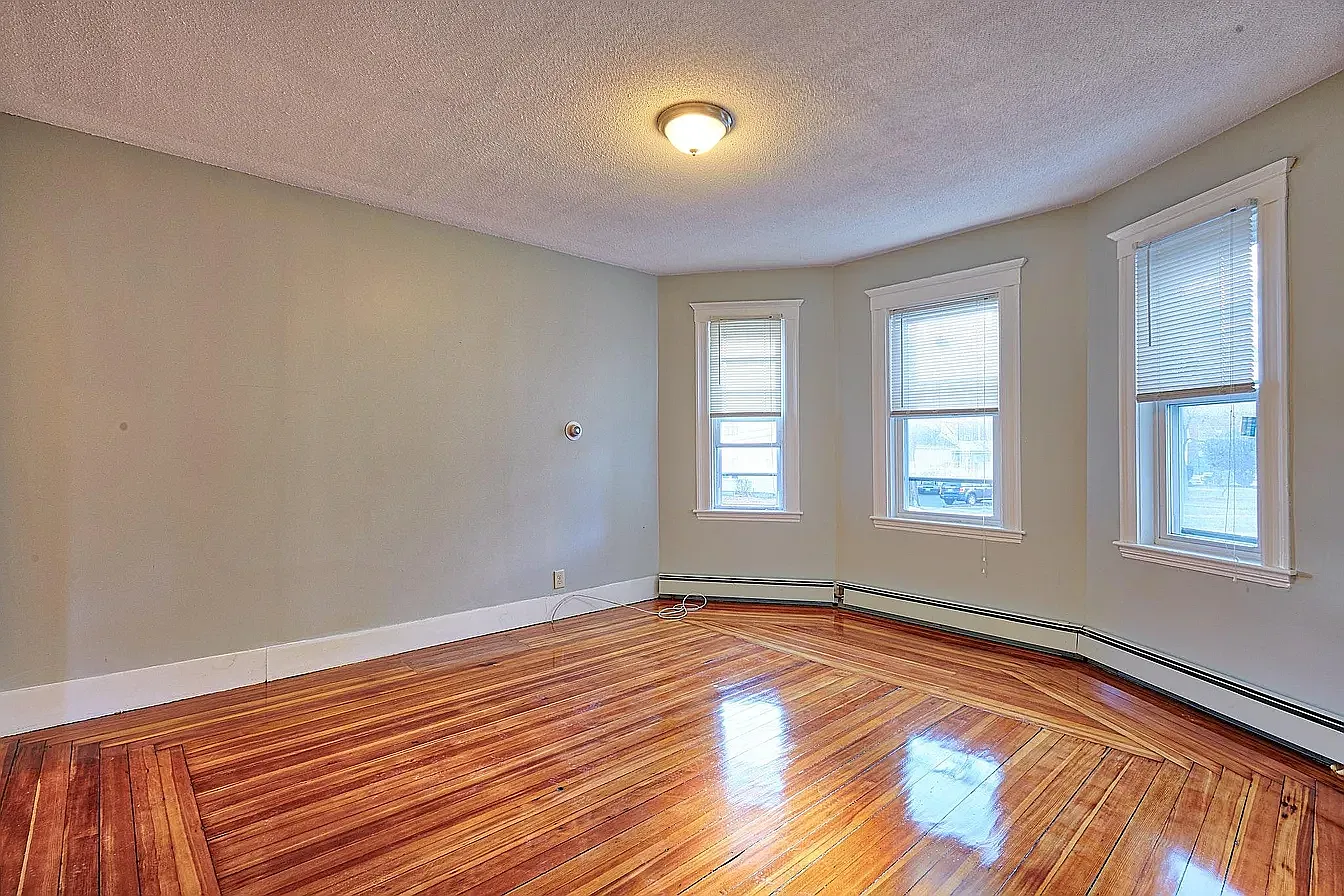 3 bed, 1200 sqft, $2,900 — Photo 3