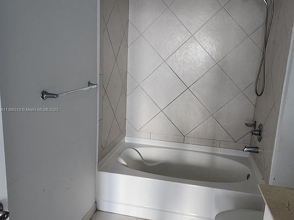 5th image of 325 Biscayne Blvd #2622