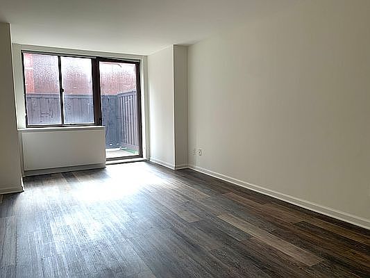 1st image of 520 W 43rd St #M2