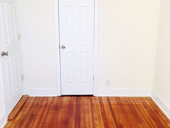 4th image of 2541 44th St APT 20