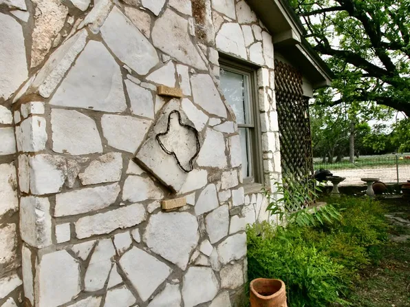 250 Cornehl Rd, Fredericksburg, TX 78631