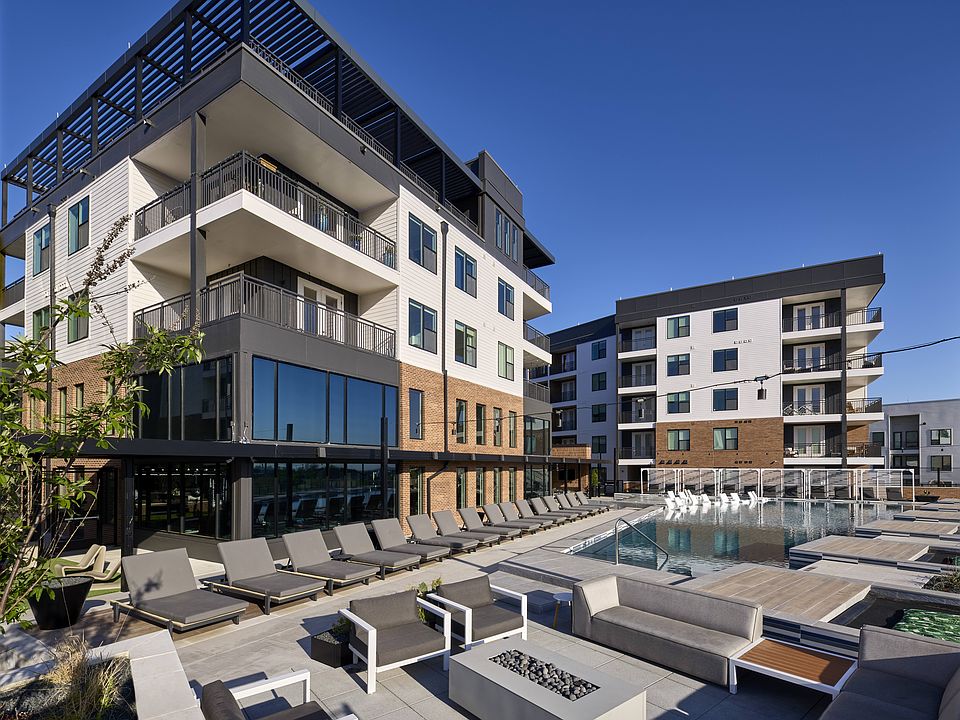 New South Building Resort-style Pool and Sundeck