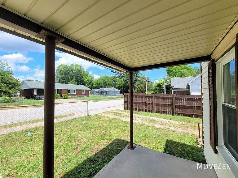 226 Cummings St — Photo 10