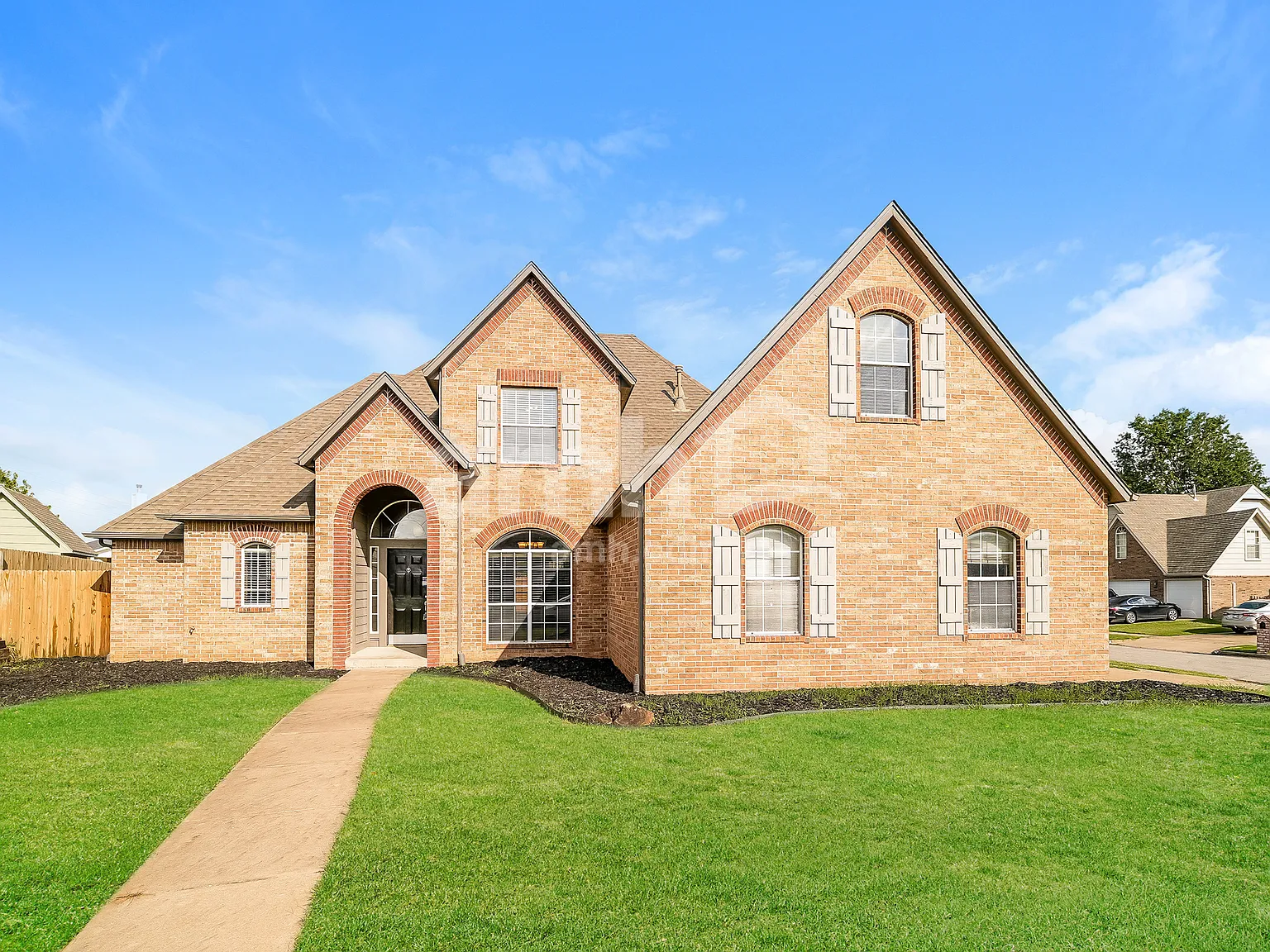 3 bed, 2.5 bath, 2771 sqft, $2,595 — Photo 1