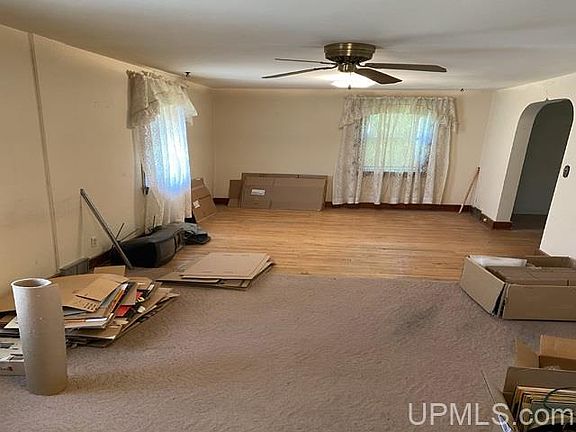 4th image of 208 W 1st St