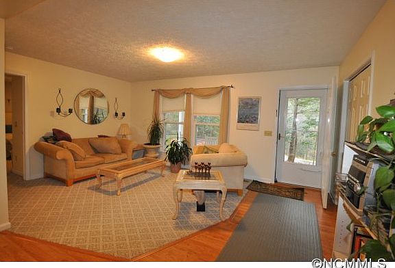 3rd image of 209 Pine Berry Cir