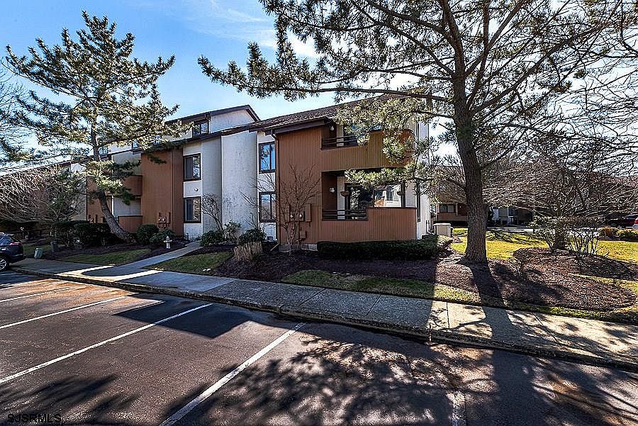 1st image of 113 Easterly Dr #113