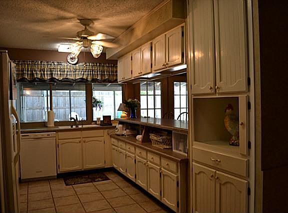 4th image of 3022 Castle Rock Ln