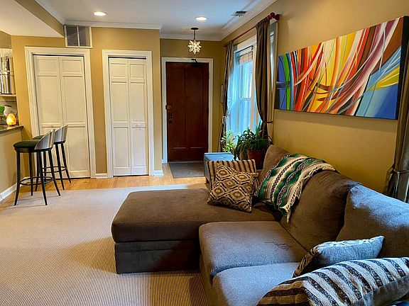 2nd image of 3132 N Clifton Ave APT 2S