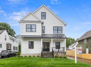 879 Riverside Dr, Fairfield, CT 06824