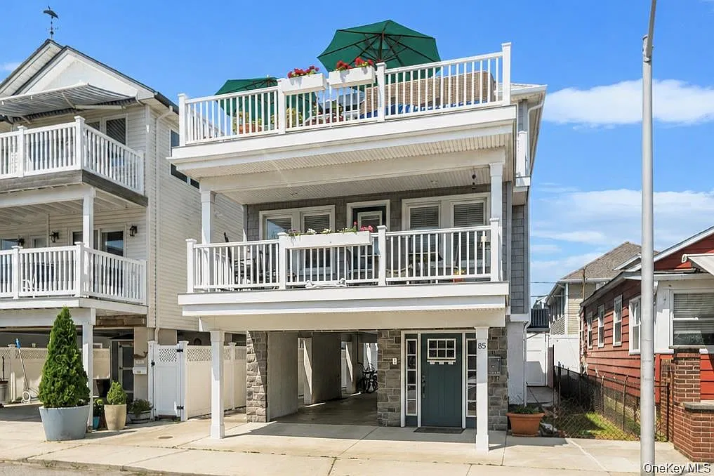 3 bed, 2.0 bath, 1537 sqft, $5,600 — Photo 1