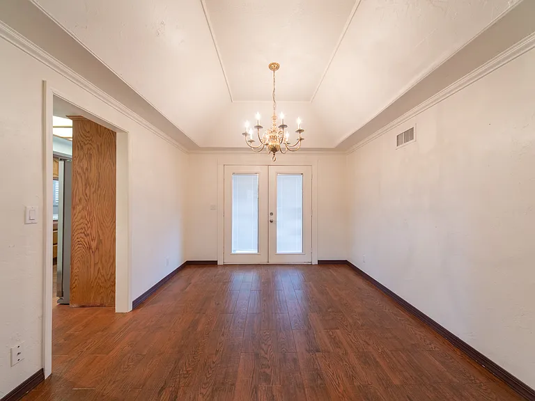 218 E Newman Ave — Photo 12