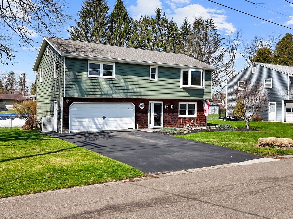 1st image of 7 Davis Rd