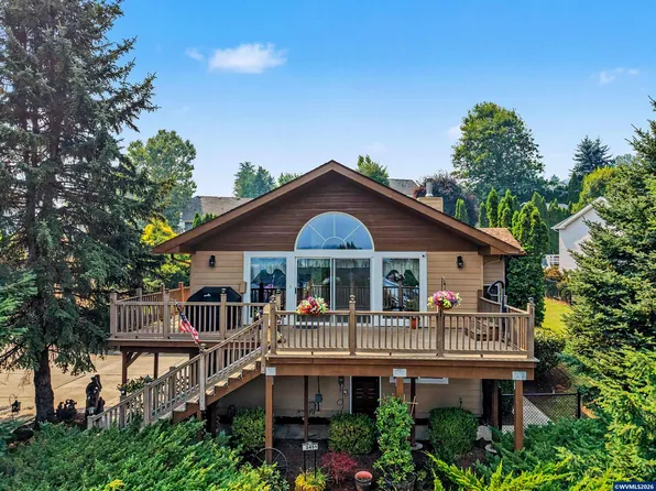 2451 SW Maplewood Dr, Dallas, OR 97338