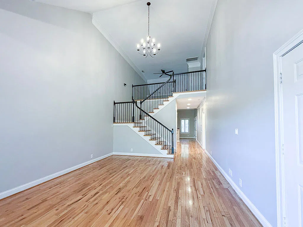 3 bed, 2.5 bath, 1922 sqft, $5,200 — Photo 1