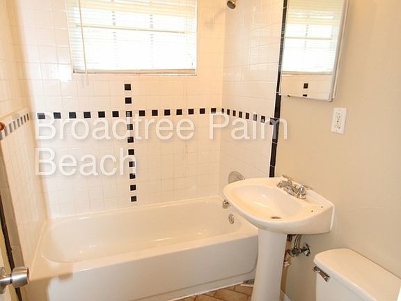 4th image of 4670 Myrtle Ln