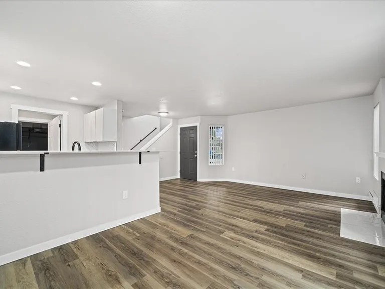 30-Meridian Green Townhomes 17-1--5
