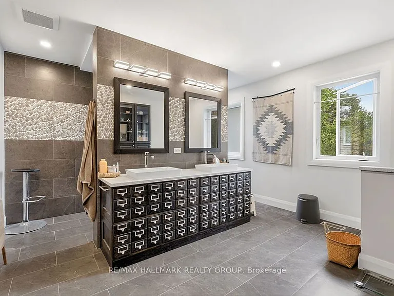 159 Borealis Cres — Photo 32