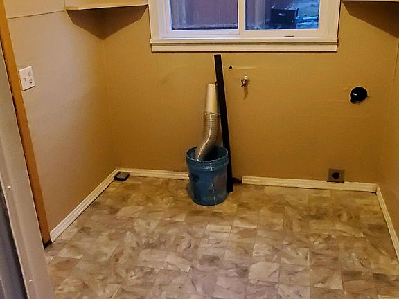 4th image of 18611 1st Avenue Ct S #1