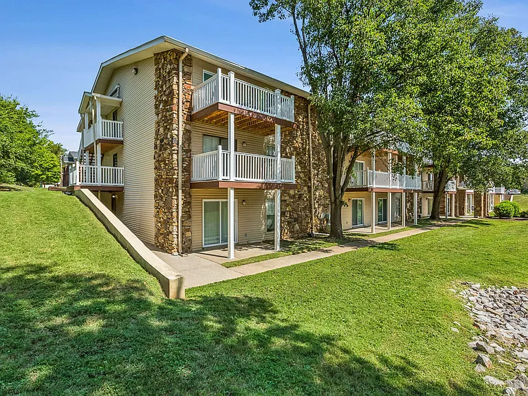Ashford Place Apartments — Photo 7