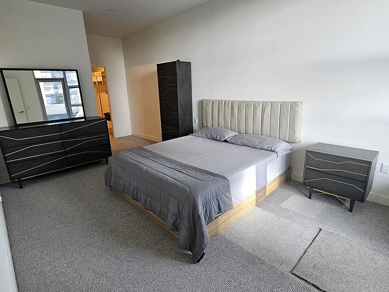 Large Primary BR w/lots of wardrobe and dresser space
