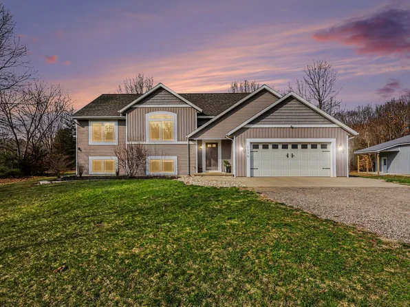 2579 136th Ave, Dorr, MI 49323