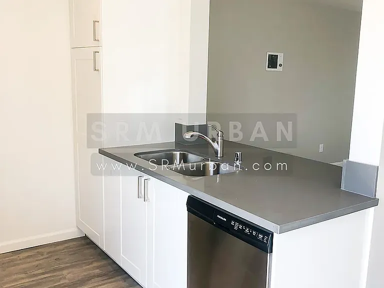 2870 Broadway #5 — Photo 4
