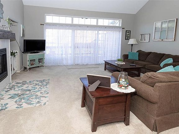 5th image of 400 Blair Cir Unit 15H