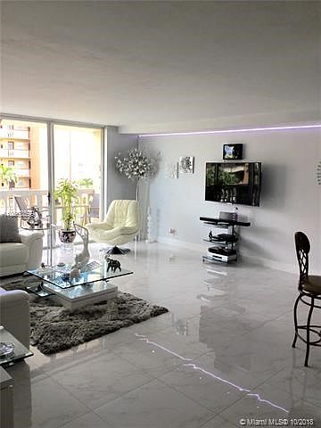Awesome Living room with a marvelous ceramic tile and especial lights.