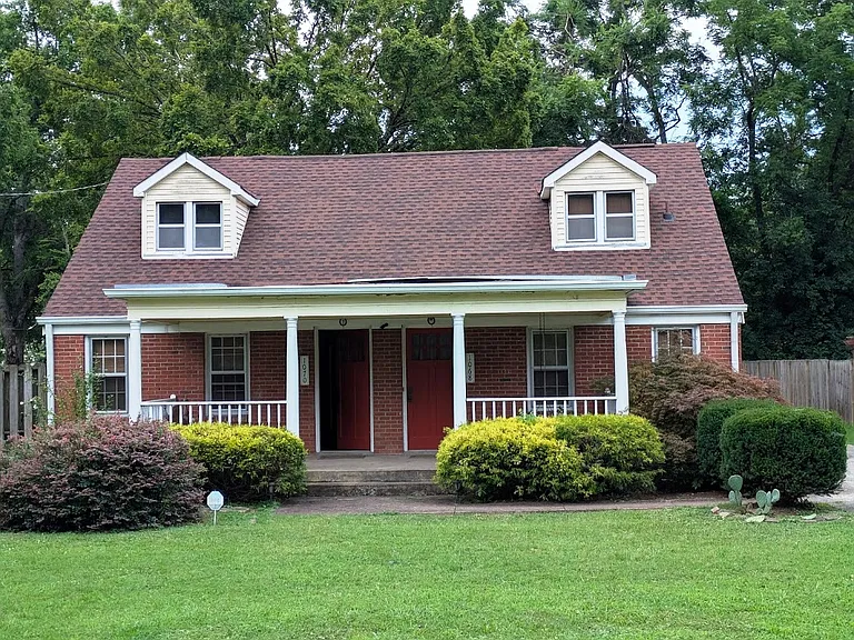 1070 Horseshoe Dr — Photo 1