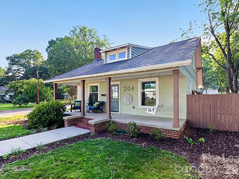 204 E McNeely Ave — Photo 39