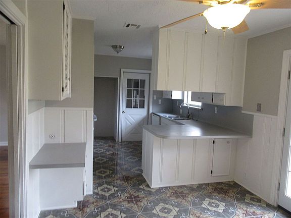 3rd image of 4360 W Broadway St