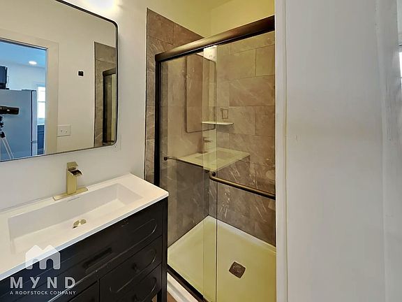 3rd image of 1724 Woodlawn Ave Unit 2