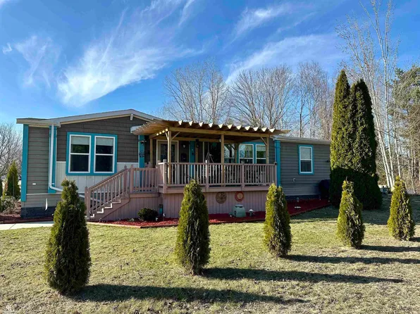 548 Twin Lakes Dr, Kimball, MI 48074