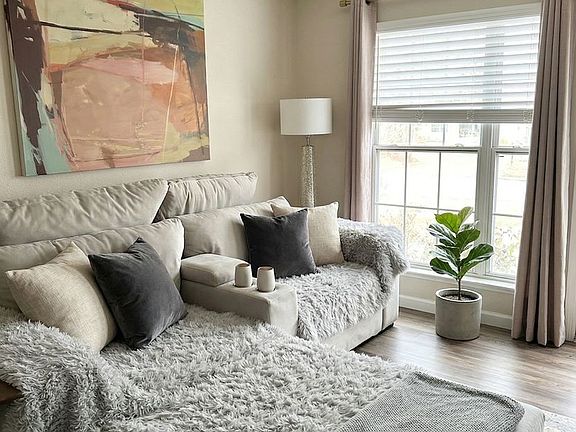 5th image of 10557 W Dartmouth Ave