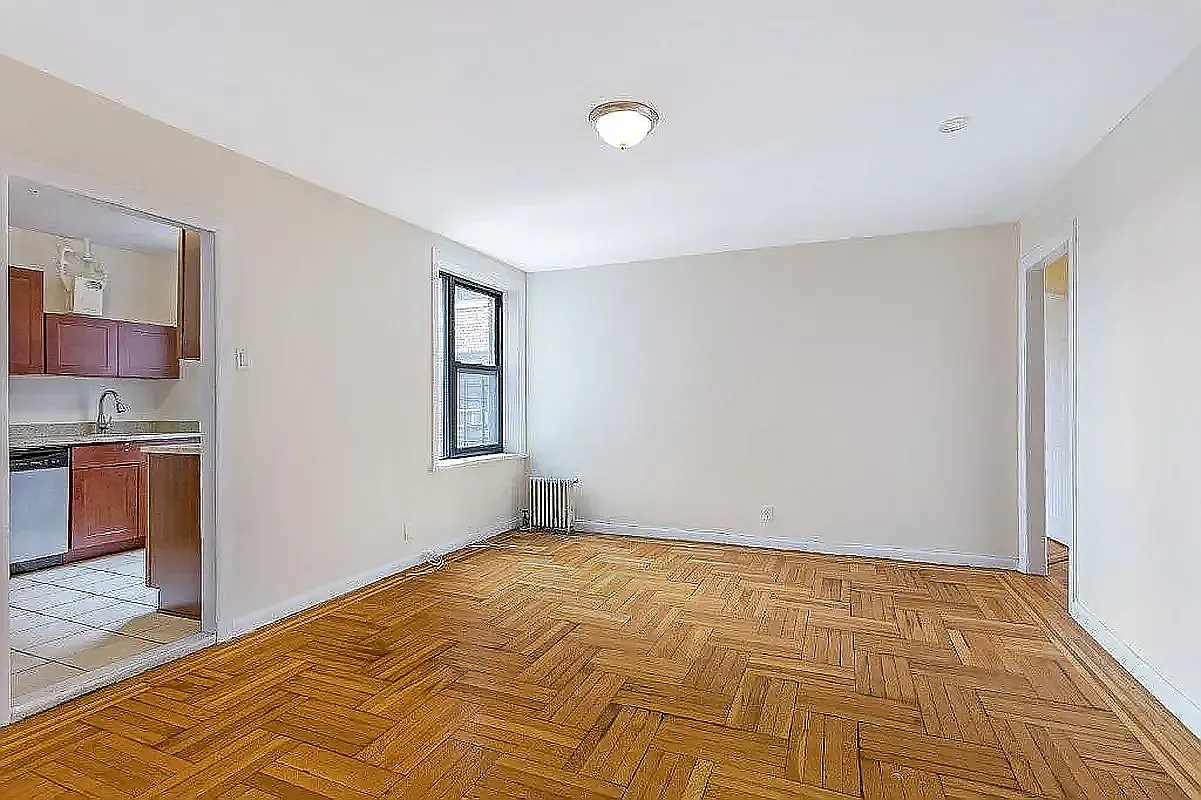 1326 Riverside Drive — Photo 1