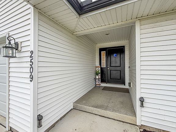 3rd image of 2509 N Fairfield Dr