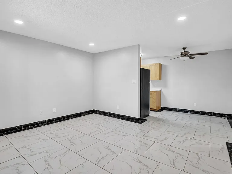 Fountain Oaks Apartments — Photo 13