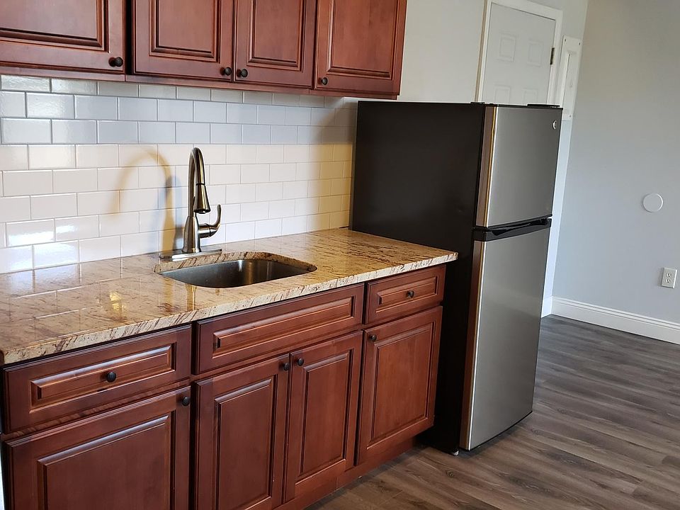 1st image of 32 King St #3