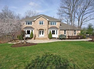 18 Hickory Ct, Manalapan, NJ 07726