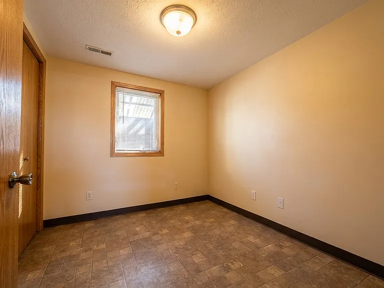1826 S Grange Ave — Photo 5
